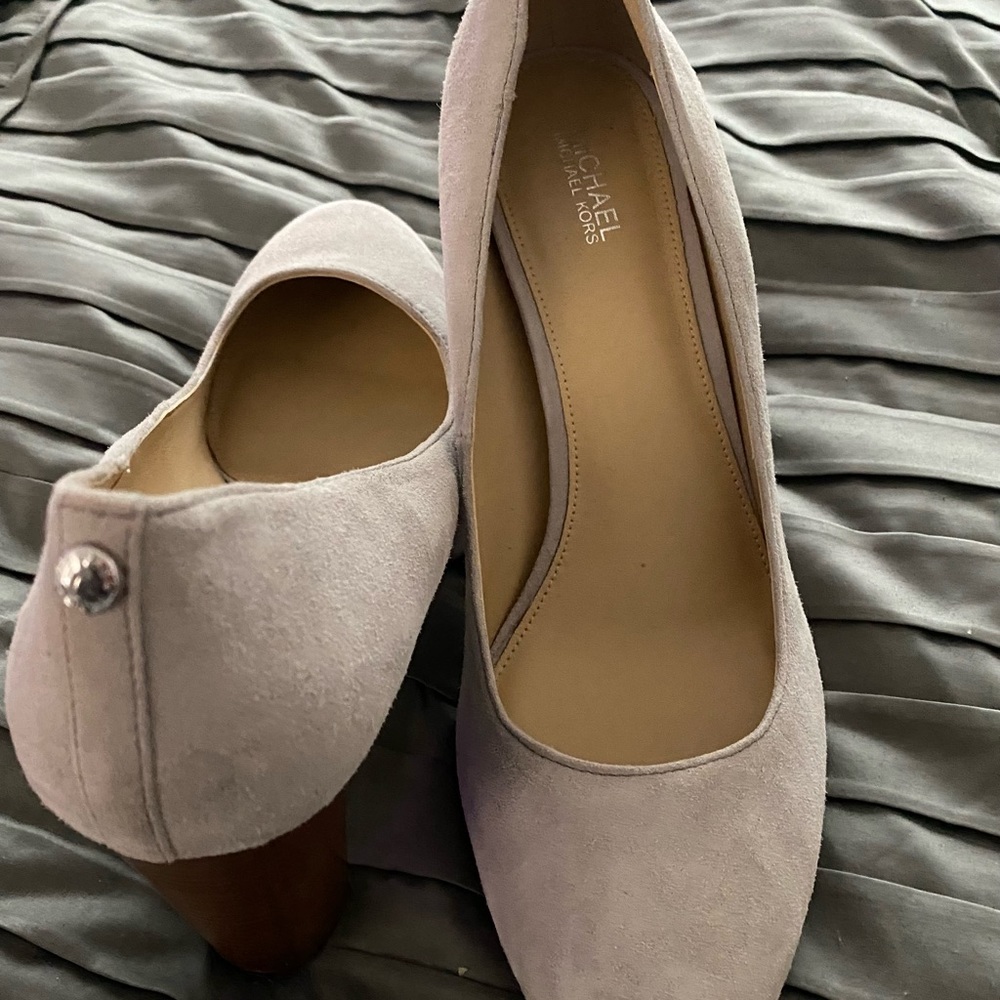Michael Kors chunky heel pump- barely worn, no stains